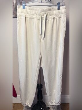Reebok Off-White Elastic Waist Athletic Shorts